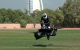 [ẢNH] Cảnh sát Dubai cưỡi xe máy bay như trong phim viễn tưởng