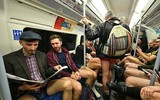 [ẢNH] Hành khách đồng loạt... không mặc quần khi đi tàu điện ngầm ở Châu Âu