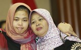 [ẢNH] Nữ bị cáo người Indonesia vụ sát hại công dân Triều Tiên mang hộ chiếu Kim Chol mừng vui được thả