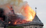 [ẢNH] Ngọn lửa khổng lồ nhấn chìm Nhà thờ Đức Bà – di tích lịch sử, văn hóa 850 năm tuổi nổi tiếng ở Paris