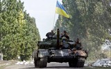 [ẢNH] Xe tăng Ukraine rầm rập tiến về cảng Mariupol khi căng thẳng gia tăng