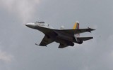 [ẢNH] Tiêm kích Su-30MK2 Venezuela đánh chặn cùng lúc hai máy bay quân sự Mỹ