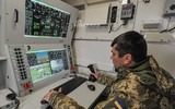 [ẢNH] Ukraine nhận vũ khí tối tân từ NATO, ly khai miền Đông 