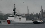 [ẢNH] Tàu tầu tra Mỹ vội vã rút lui khi bị chiến hạm Venezuela áp sát
