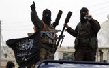 [ẢNH] Kho đạn lớn nhất của quân đội Syria nổ tung, hàng ngàn tấn đạn dược thành tro bụi