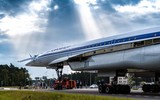 [ẢNH] Nga gây bất ngờ khi đưa máy bay siêu thanh Tu-144 ‘diễu phố’