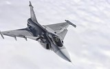 [ẢNH] Su-30SM Nga vội vã rút lui khi bị JAS 39 Gripen mang đầy vũ khí áp sát