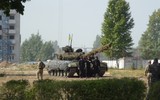 [ẢNH] Ukraine biểu dương lực lượng tăng thiết giáp hùng hậu răn đe ly khai miền Đông