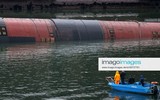 [ẢNH] Hiện trường vụ tàu ngầm Nga chìm theo ụ nổi trong cảng Sevastopol