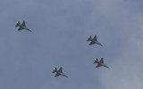 [ẢNH] Máy bay Mỹ bị tố cáo nã rocket vào doanh trại quân Nga trên đất Syria
