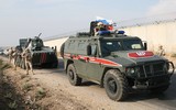 [ẢNH] Đoàn xe tuần tra của quân cảnh Nga bị Mỹ chặn lại bằng vũ lực