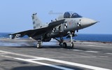 [ẢNH] Trung Quốc 'giật mình' khi tiêm kích Tejas Ấn Độ hạ cánh thành công trên tàu sân bay
