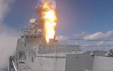 [ẢNH] Chiến hạm Nga dội mưa tên lửa hành trình Kalibr vào thành phố Aleppo