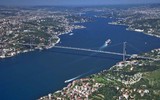 [ẢNH] Thổ Nhĩ Kỳ dọa 'bóp yết hầu' Bosphorus, chặn đường tiếp vận của Nga cho Syria