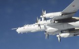 [ẢNH] ‘Gấu bay’ Tu-142 Nga lại bị F-22 Mỹ giám sát sát sạt