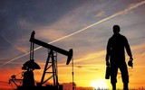[ẢNH] Giá dầu tác động đến kinh tế thế giới ở những thời điểm khác nhau như thế nào?
