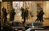[ẢNH] Nhìn lại vụ khủng bố con tin tại nhà hát Dubrovka: Những khuôn hình đầy ám ảnh đối với người Nga