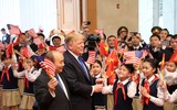[ẢNH] Những khoảnh khắc đặc biệt của Tổng thống Mỹ Donald Trump trong ngày đầu tại Hà Nội