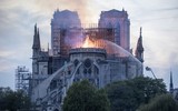 [ẢNH] Những công trình kiến trúc nổi tiếng thế giới từng chìm trong biển lửa
