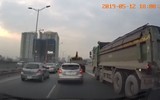 [ẢNH] Những pha dừng ô tô giữa đường vì lý do 
