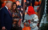 [ẢNH] Tổng thống Mỹ Donald Trump phát kẹo Halloween tại Nhà Trắng