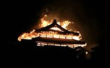 [ẢNH] Hình ảnh lâu đài cổ 500 năm tuổi Nhật Bản trước và sau vụ cháy lớn