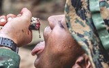 [Ảnh] Lính Thái- Mỹ uống máu rắn trong tập trận Hổ Mang Vàng