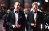[ẢNH] Loạt ảnh cho thấy mối quan hệ giữa Hoàng tử William và Hoàng tử Harry thay đổi qua từng năm