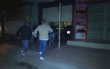 Cận cảnh công an bắt hàng chục đối tượng phê ma túy trong quán karaoke