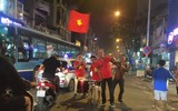 [Ảnh] Cổ động viên Việt vỡ òa trước chiến thắng của Việt Nam ở Bacolad