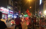 [Ảnh] Cổ động viên Việt vỡ òa trước chiến thắng của Việt Nam ở Bacolad