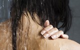 [ẢNH] Từ vụ nghệ sĩ Anh Vũ đột tử, lý giải sự nguy hiểm của việc tắm đêm