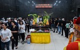 Hai con trai khóc ngất trong đám tang người mẹ lao công bị xe ‘điên’ đâm tử vong