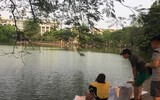 [ẢNH] Phố đi bộ Hồ Gươm tấp nập trong những ngày cuối dịp nghỉ lễ