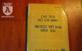 [Ảnh] Chiêm ngưỡng những ấn bản đầu tiên của các tác gia Việt Nam viết về Chủ tịch Hồ Chí Minh