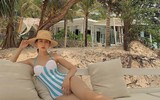 [ẢNH] Mỹ nhân Việt khoe đường cong với bikini trong ngày nắng nóng
