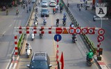 [Ảnh] Chiếc xe khách mắc kẹt trên cầu vượt Thái Hà khiến nghìn người chôn chân