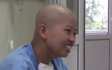 Cuộc trùng phùng đầy nước mắt của người mẹ ung thư và con trai Bình An