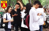 Thi THPT Quốc gia 2019: Phụ huynh sĩ tử bồn chồn chờ đợi trước cổng trường thi