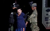 Xem cảnh sát Mỹ áp tải trùm ma túy khét tiếng El Chapo về trại biệt giam