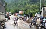 Hiện trường sạt lở nghiêm trọng ở đèo Bảo Lộc, giao thông tê liệt