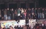 [ẢNH] Những bức ảnh chưa từng được công bố về bức tường Berlin lịch sử