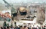 [ẢNH] Những bức ảnh chưa từng được công bố về bức tường Berlin lịch sử
