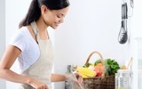 [ẢNH] Những thói quen xấu trong bếp có thể ảnh hưởng nghiêm trọng tới sức khỏe