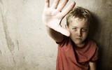 [ẢNH] Bạo hành trẻ em: Cần chế tài xử phạt thích đáng
