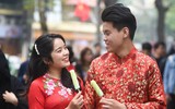 [ẢNH] Khoảng khắc người dân Hà Nội, TP.HCM tưng bừng tận hưởng năm mới 2020