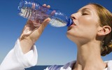 [ẢNH] Bổ sung nước đúng cách trong mùa nắng nóng để tăng sức đề kháng