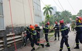 Lực lượng dân phòng thi xử lý tình huống xảy cháy