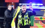 [Ảnh] Cảnh sát Anh tiêu diệt nghi phạm khủng bố trên cầu London