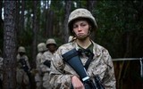 [Ảnh] Hậu trường cuộc sống thực của các đội nữ quân nhân, chiến binh nổi tiếng thế giới